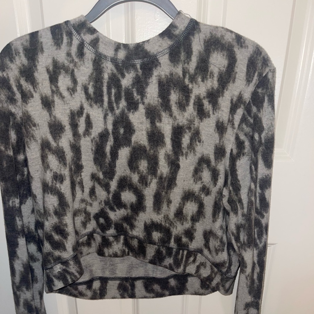 BLANKNYC Cheetah sweater/sweatshirt